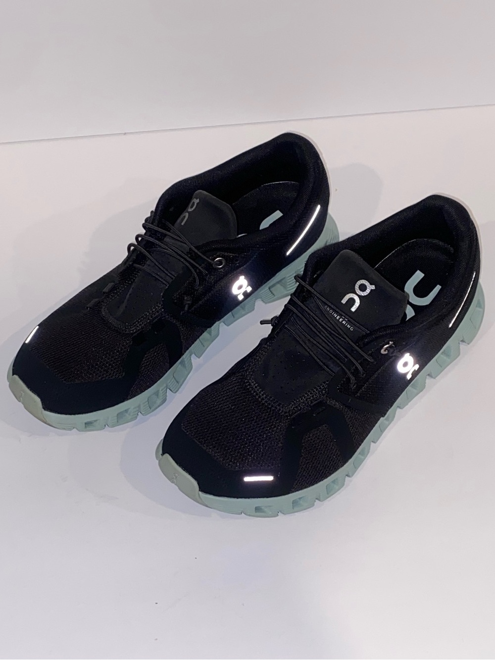 On cloud shoes - Picture 2 of 10